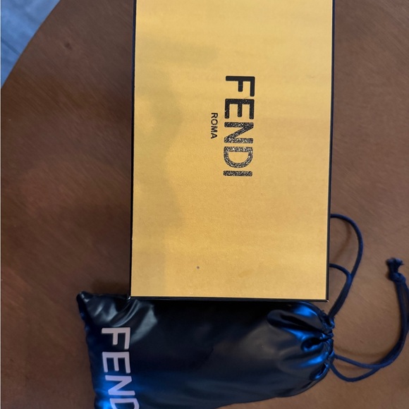 Fendi sunglasses - Picture 5 of 6